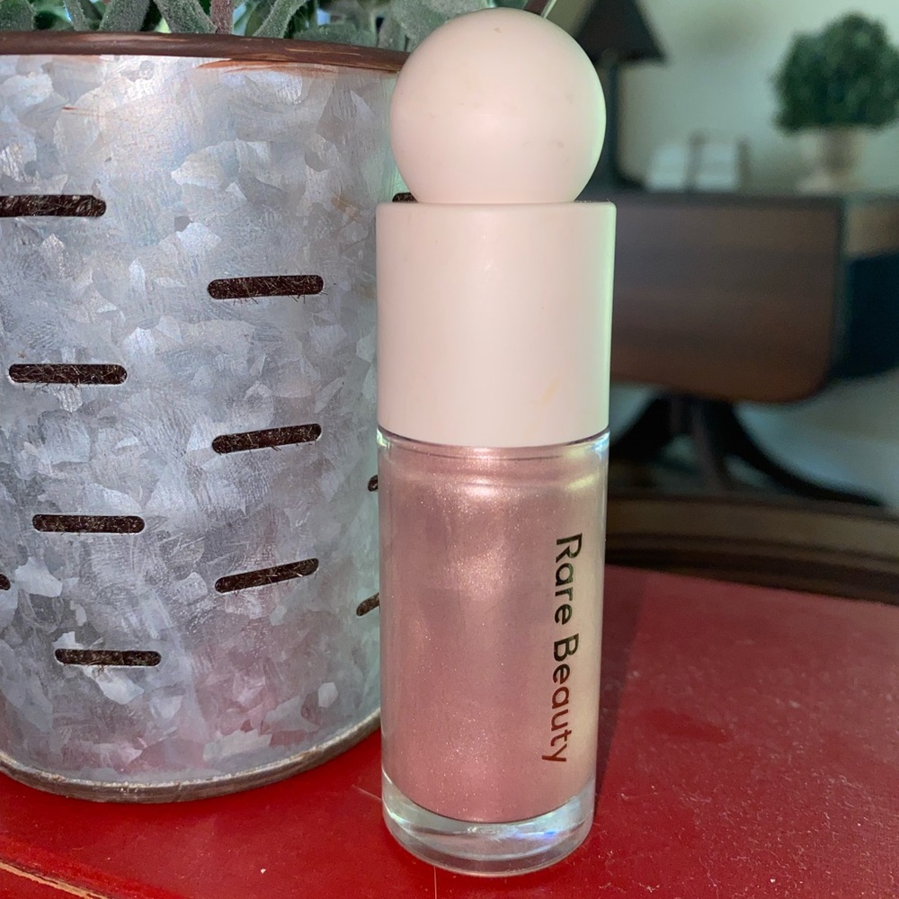 Rare Beauty Positive Light Liquid Luminizer Highlighter: Enchant- Soft Pink